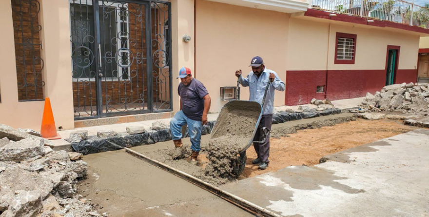 Ayuntamiento ahoga quejas con asfalto
