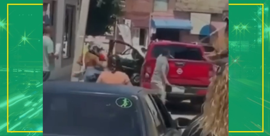 Sujeto amenaza con un machete