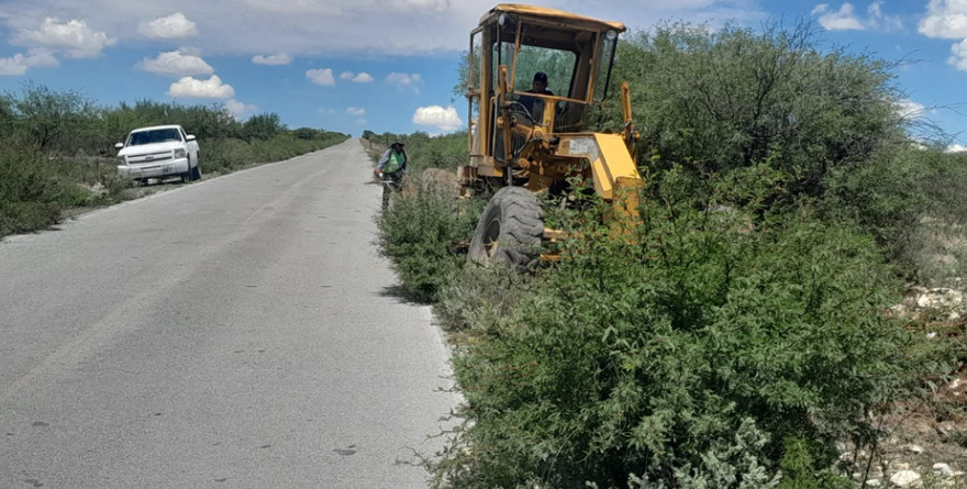 Brigadas limpian tramos en Cedral