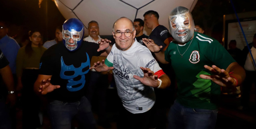 Capital en crisis; Galindo de fiesta