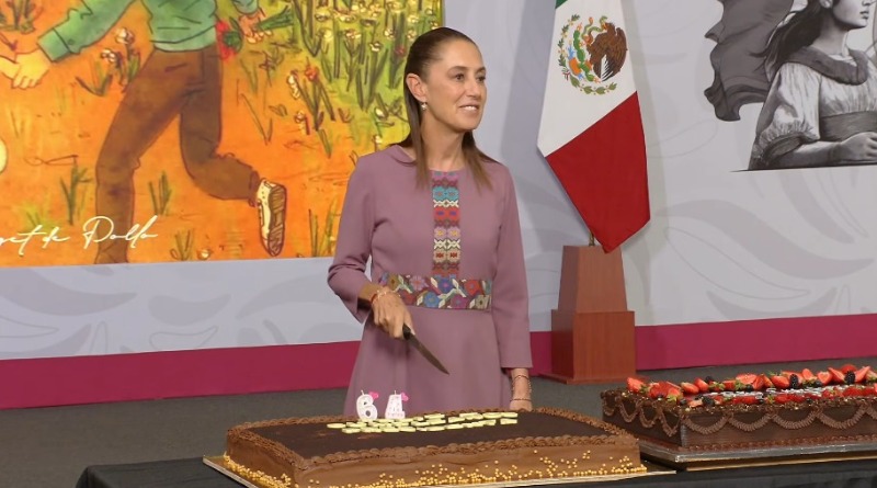 FESTEJA SHEINBAUM CUMPLEAÑOS 64 EN PALACIO NACIONAL