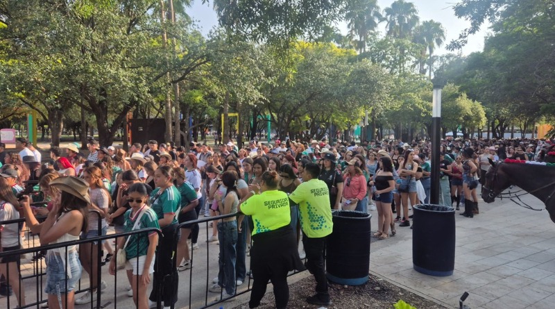ARMAN LARGAS FILAS PARA VER A GRUPO FIRME EN FAN FEST