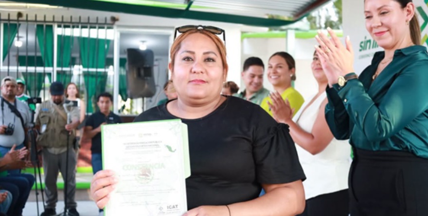 Otorgan constancias laborales a egresados