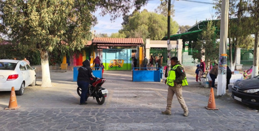 Refuerzan vigilancia en escuelas de Pozos