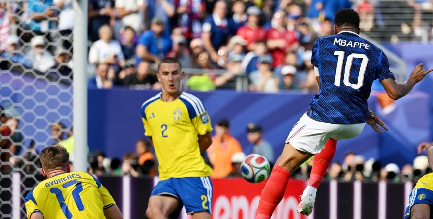 FRANCIA SE METE A OCTAVOS DE FINAL TRAS GOLEAR A SUECIA