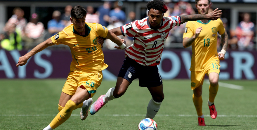 GANA EU A AUSTRALIA Y AVANZA A DIECISEISAVOS DEL MUNDIAL