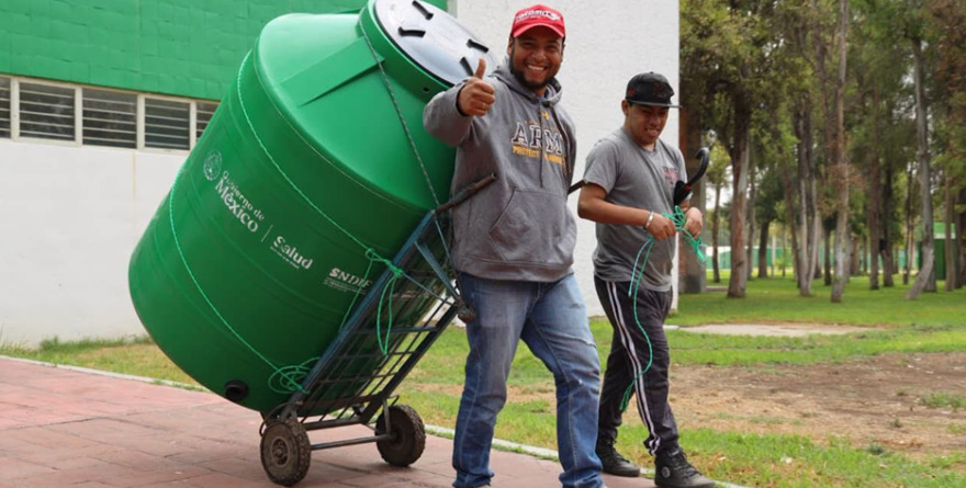 Estado acerca tinacos a familias potosinas