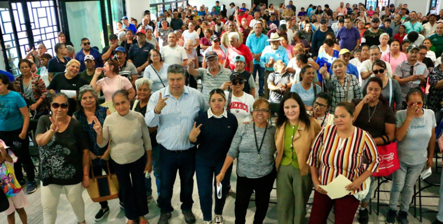 Entregan más de 500 tinacos
