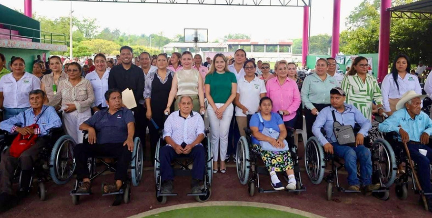 Impulsan inclusión con entrega de 104 sillas