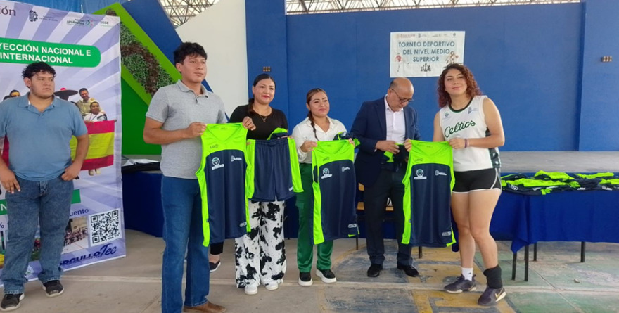 Estrenan uniforme y sueñan grande