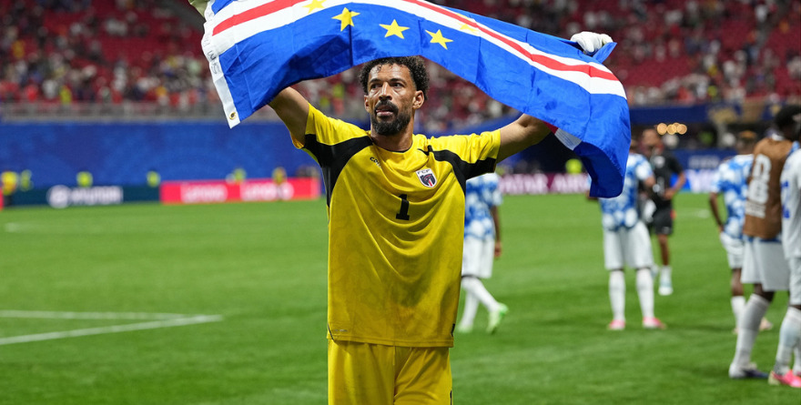 MAMÁ DE VOZINHA LLEGA A EU ACOMPAÑAR A SU HIJO EN EL MUNDIAL