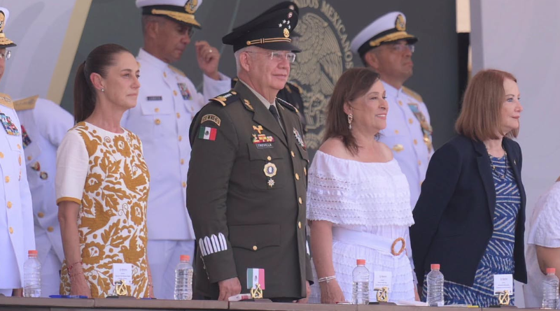 PRESIDENTA ENCABEZA GRADUACIÓN DE CADETES NAVALES