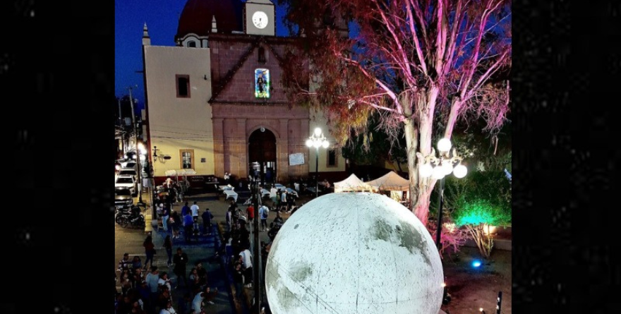 Bajo la misma Luna de Pozos
