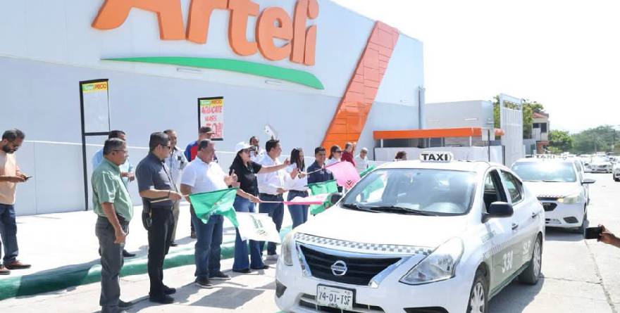 Habilitan bahía para taxis en Ciudad Valles
