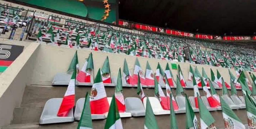 TAPIZAN BUTACAS DEL ESTADIO CDMX CON BANDERAS DE MÉXICO