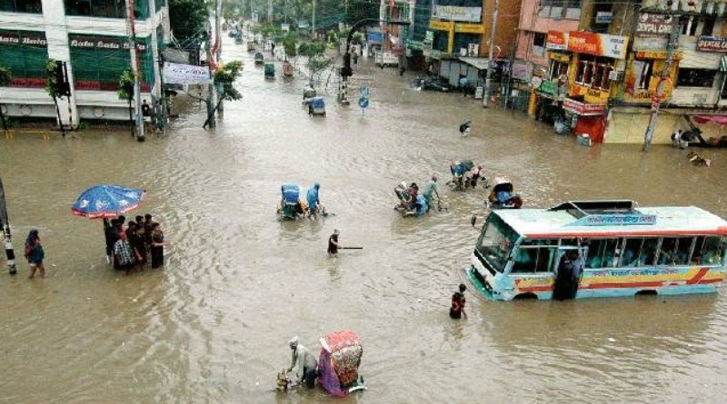 MÁS DE 50 MUERTOS POR INTENSAS LLUVIAS EN BANGLADESH