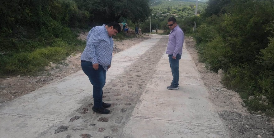Exigen pavimentación en colonias olvidadas