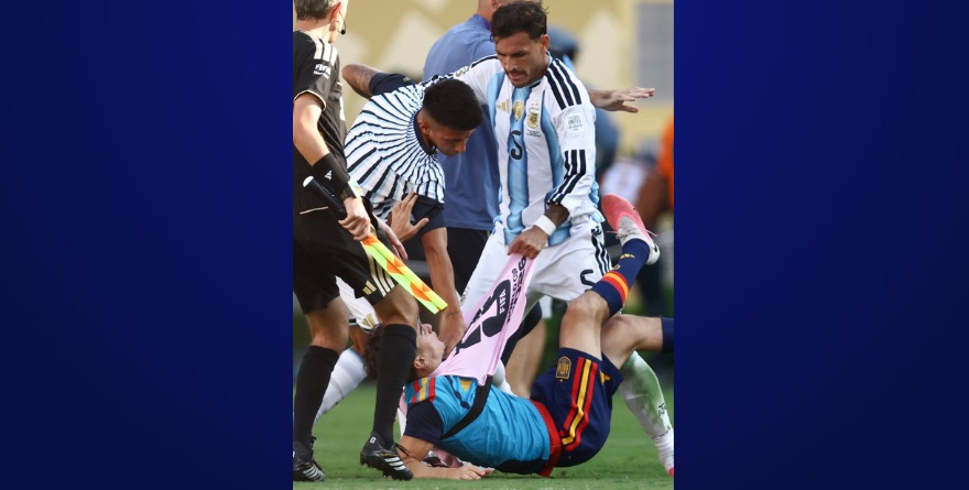 AGREDE LEANDRO PAREDES A GARCÍA TRAS DERROTA ARGENTINA