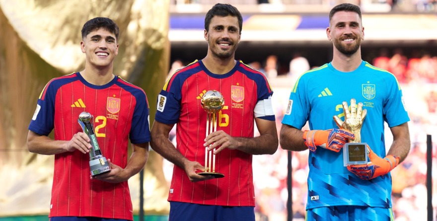 ACAPARAN ESPAÑOLES LOS PREMIOS DEL MUNDIAL