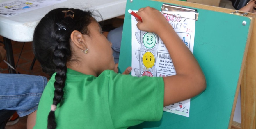 Llevan prevención a los campamentos