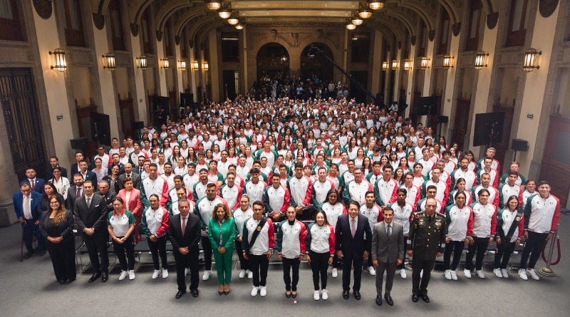 ABANDERA CSP A LA DELEGACIÓN MEXICANA PARA LOS JCC
