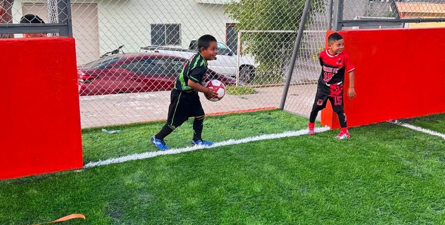 Cancha renovada en Villa de la Paz