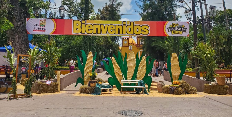 Visitantes abarrotan plaza de Villa Juárez
