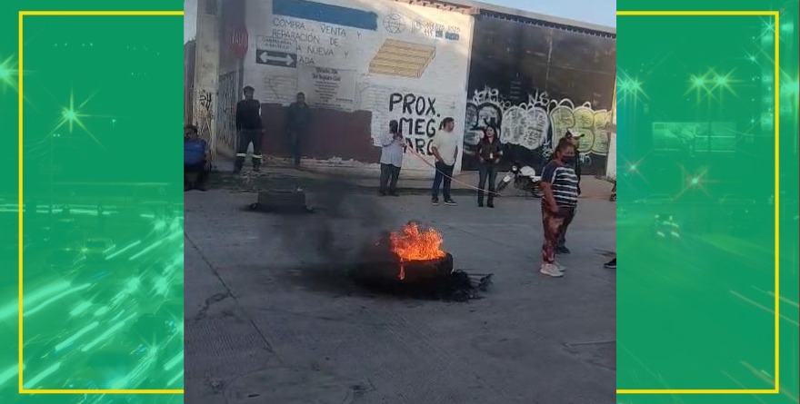 Bloquean Periférico por falta de agua