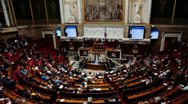 CELEBRA BRUSELAS VETO EN FRANCIA DE REDES SOCIALES A MENORES