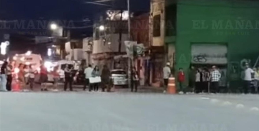 Bloquean Periférico por falta de agua
