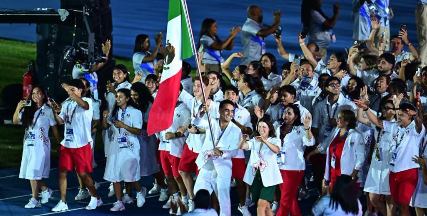 DESFILA LA DELEGACIÓN MEXICANA EN LA INAUGURACIÓN DE LOS JCC
