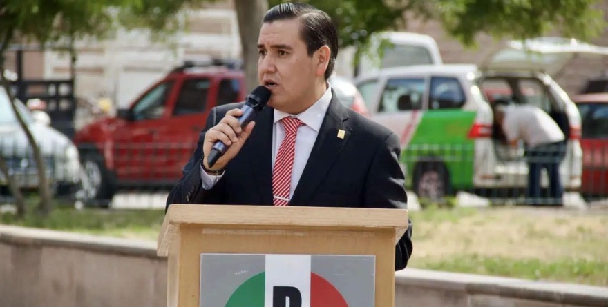 Renuncia José Luis Mejía al partido y a su militancia