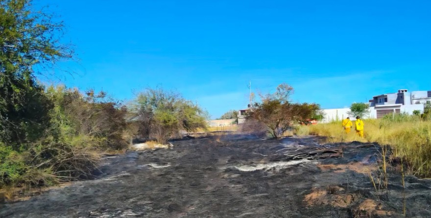 Atienden quema de basura en El Refugio