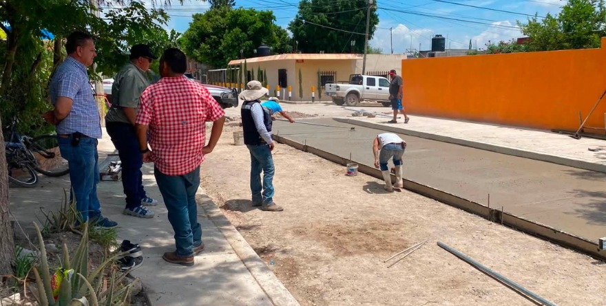 Ignoran peticiones de calles destruidas