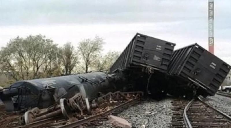 VUELCA TREN Y DERRAMA QUÍMICOS EN SONORA