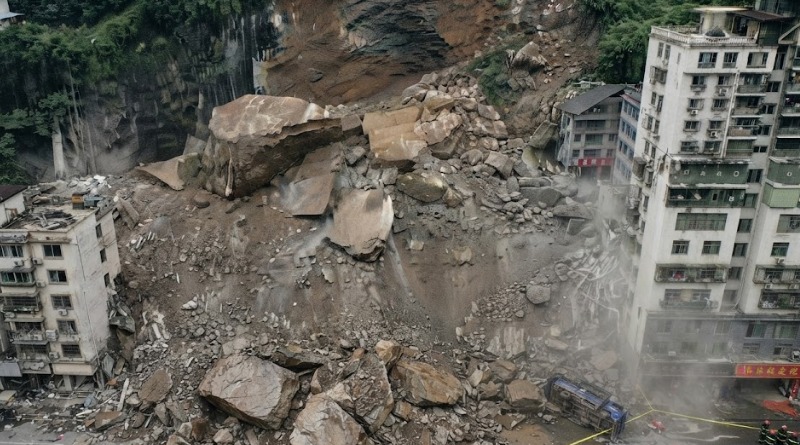 AUMENTAN A 41 LOS MUERTOS POR UN DESLIZAMIENTO EN CHINA