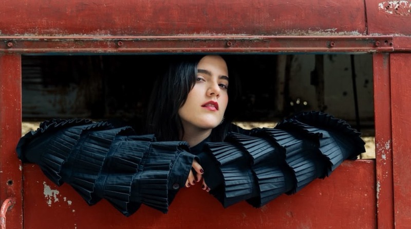 CAMILA FERNÁNDEZ HONRA EL LEGADO VERNÁCULO CON NUEVO DISCO