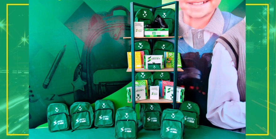 Inicia distribución de paquetes escolares