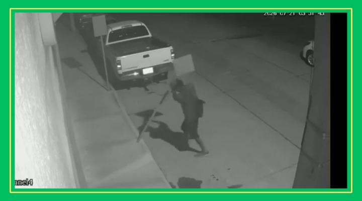 Graban intento de robo de letrero en Av. Juárez