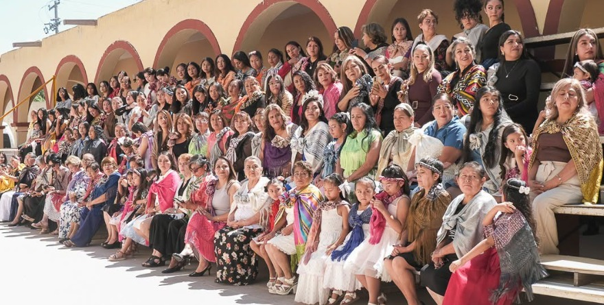 Reafirman orgullo por el rebozo