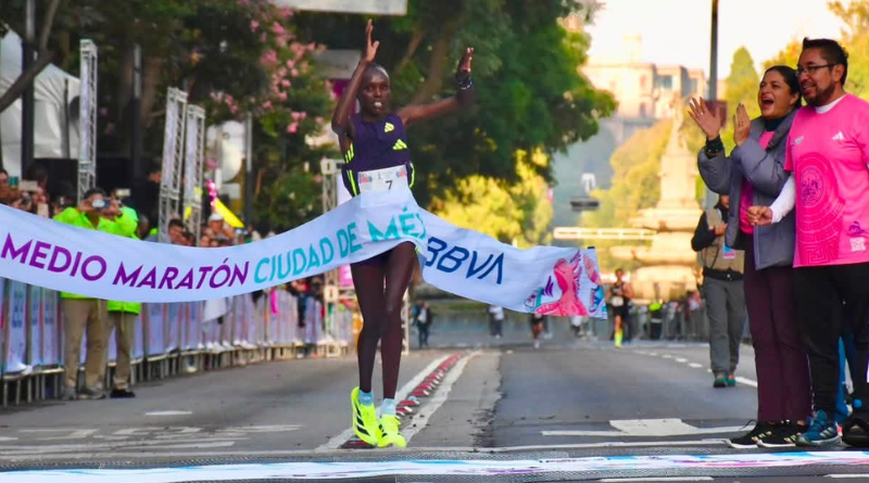 KENIANOS LIDERAN EL TRAZADO MEDIO MARATÓN DE LA CDMX