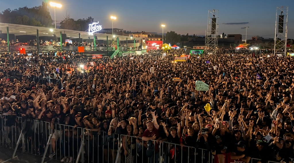 Esperan ya a Mötley Crüe- la legendaria banda que hoy se presenta en La Fenapo