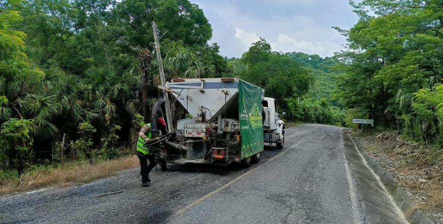 Rehabilitan carreteras en San Martín Chalchicuautla 