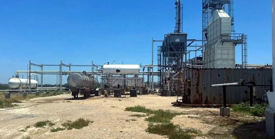 PASAN DE LA ORDEÑA A OPERAR REFINERÍAS