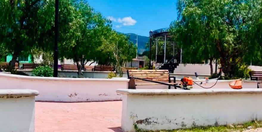 Limpian plaza de Wadley