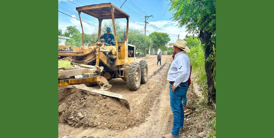 Pavimentan vialidad en Ébano