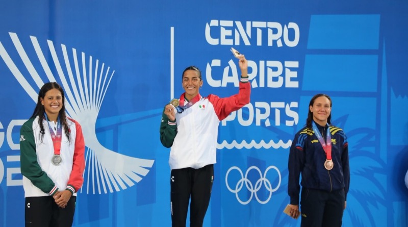 CELIA PULIDO, LA REINA DE LA ALBERCA EN SANTO DOMINGO