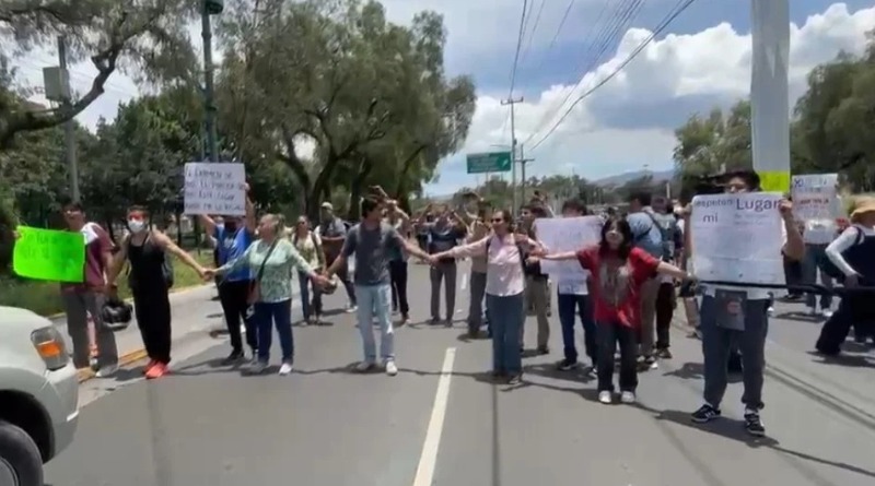 CIERRAN ASPIRANTES A UNAM INSURGENTES; RECHAZAN NUEVO EXAMEN