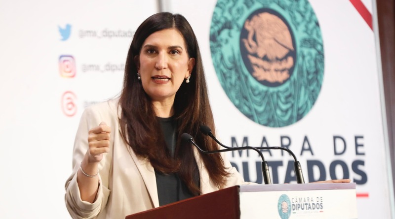 LLAMA KENIA LÓPEZ A PARTICIPAR EN CONSULTA SOBRE AUDIENCIAS