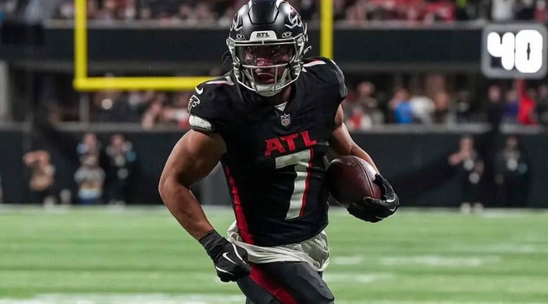 DAN FALCONS MILLONARIA EXTENSIÓN AL RB BIJAN ROBINSON